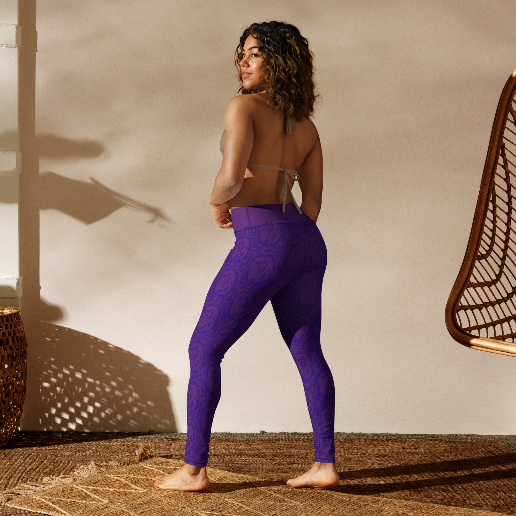 The World Tarot Card Yoga Leggings